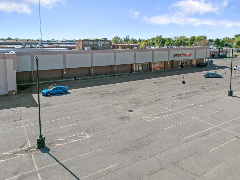 569 Lyell Ave, Rochester, NY for lease - Building Photo - Image 3 of 7