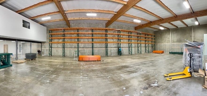 18320-18330 Oxnard St, Tarzana, CA for lease - Building Photo - Image 2 of 23