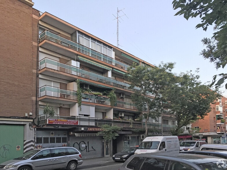 Calle de Esteban Collantes, 12, Madrid, Madrid for sale - Building Photo - Image 2 of 2