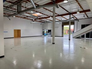 2682 Middlefield Rd, Redwood City, CA for lease Interior Photo- Image 1 of 4