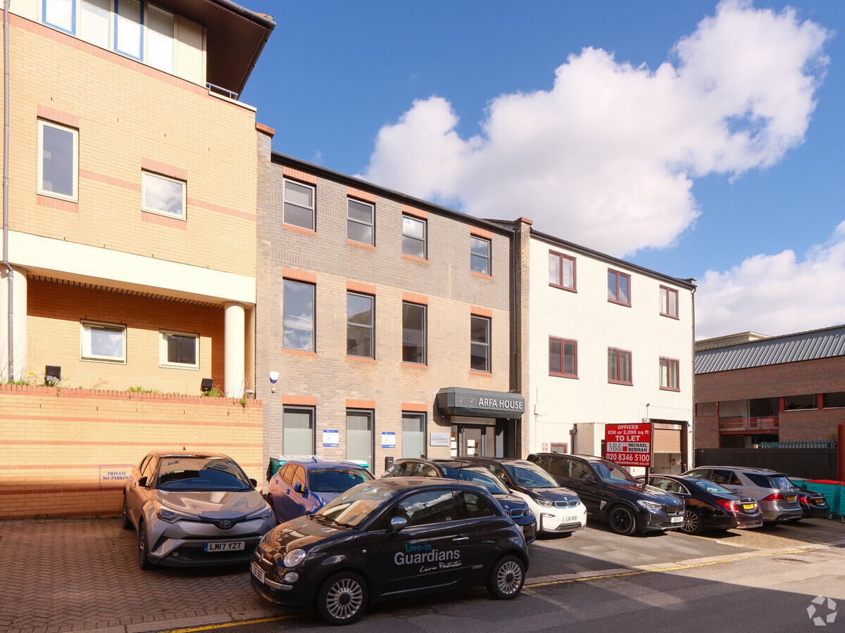 2021 Arcadia Ave, London, LND N3 2JU