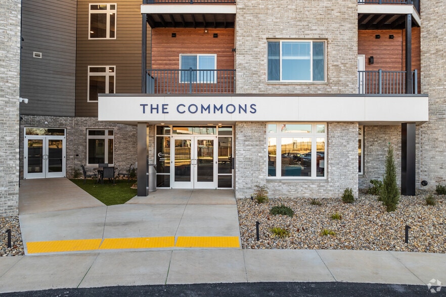 2620 W Sunshine St, Springfield, MO for lease - Building Photo - Image 2 of 36