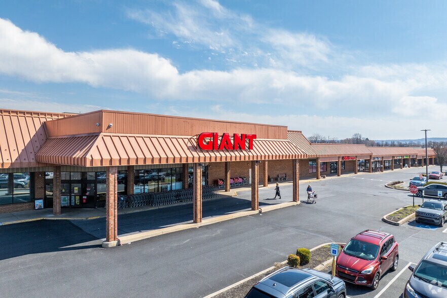 1740-1860 Quentin Rd, Lebanon, PA for sale - Primary Photo - Image 1 of 1