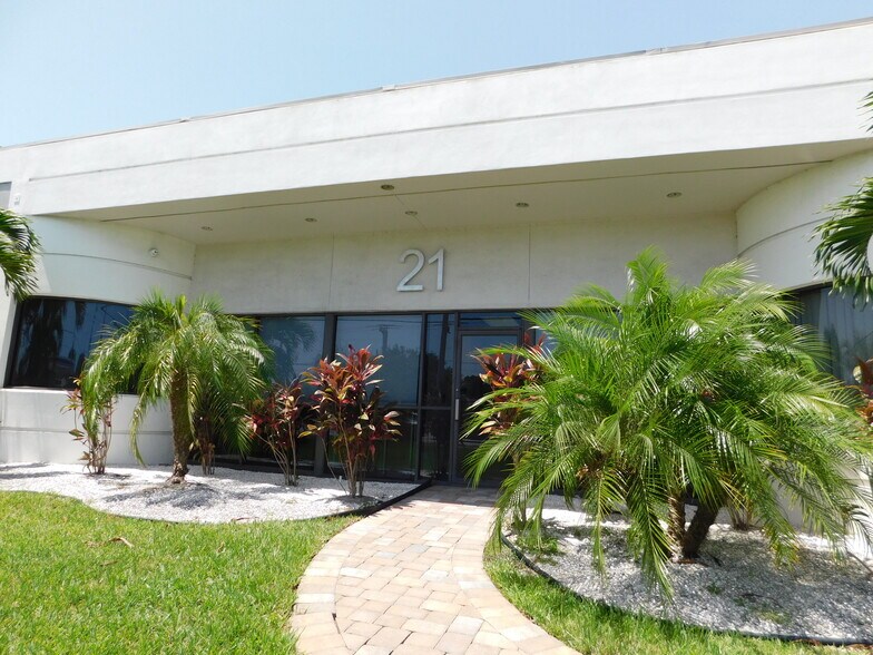 21 Suntree Pl, Melbourne, FL 32940