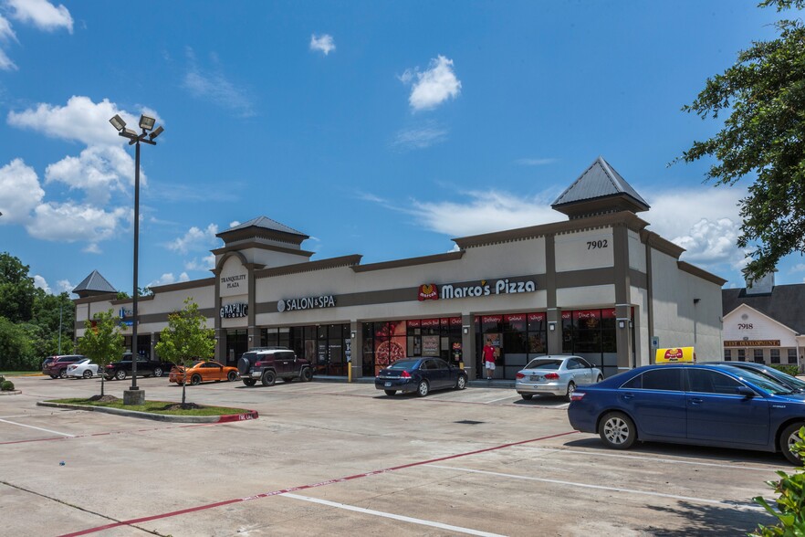 7902-7904 Broadway St, Pearland, TX for lease - Building Photo - Image 1 of 25