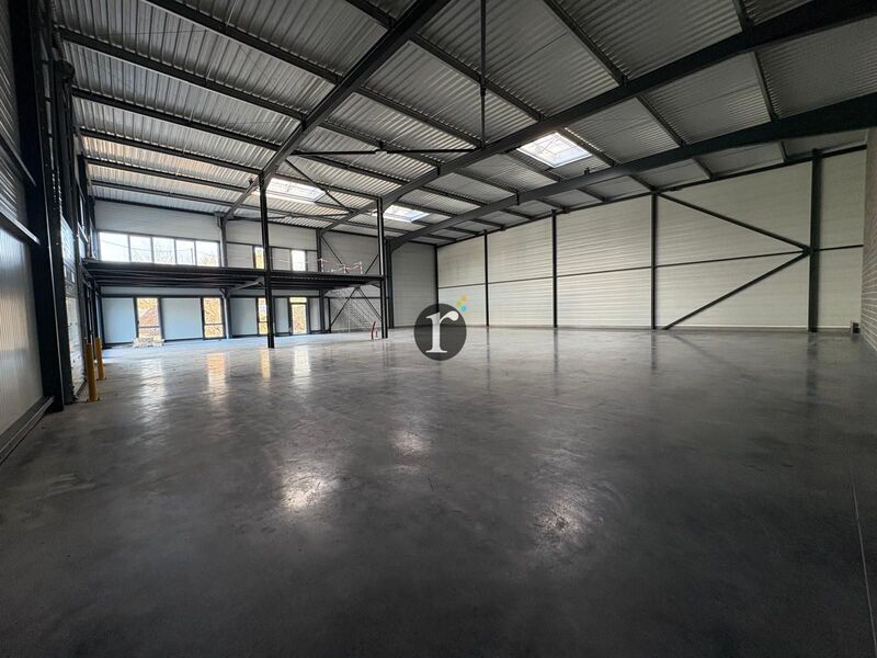 Flex in Lille for lease Building Photo- Image 1 of 8