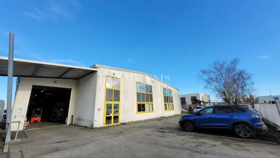 Location Local d'activités 1 200 m² - Photo 1