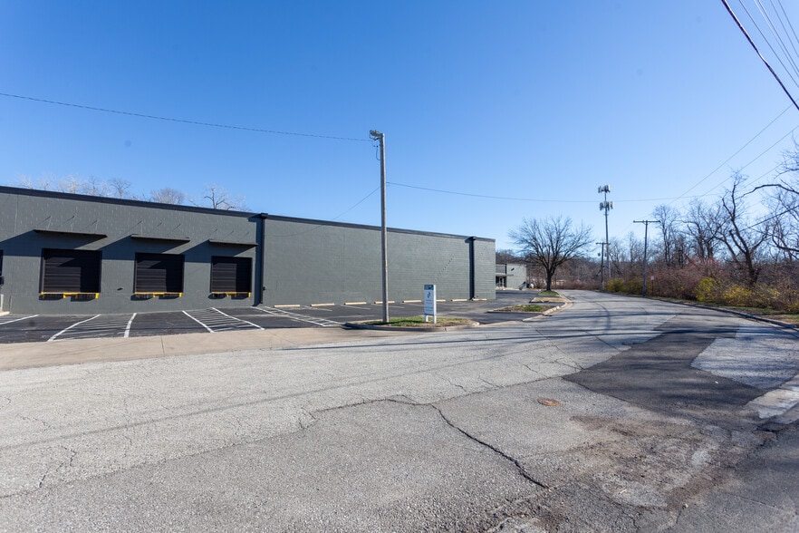 3155-3175 Terrace St, Kansas City, MO for lease - Building Photo - Image 3 of 28