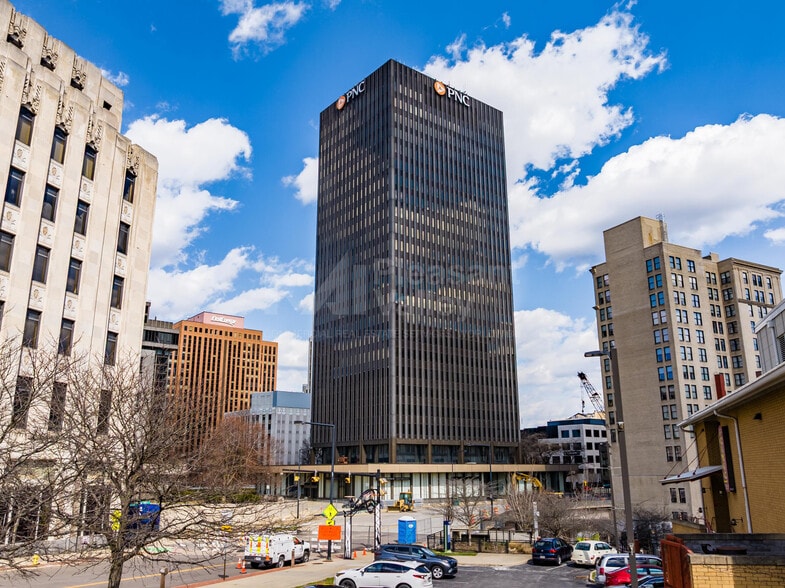 1 Cascade Plz, Akron, OH for lease - Building Photo - Image 1 of 12