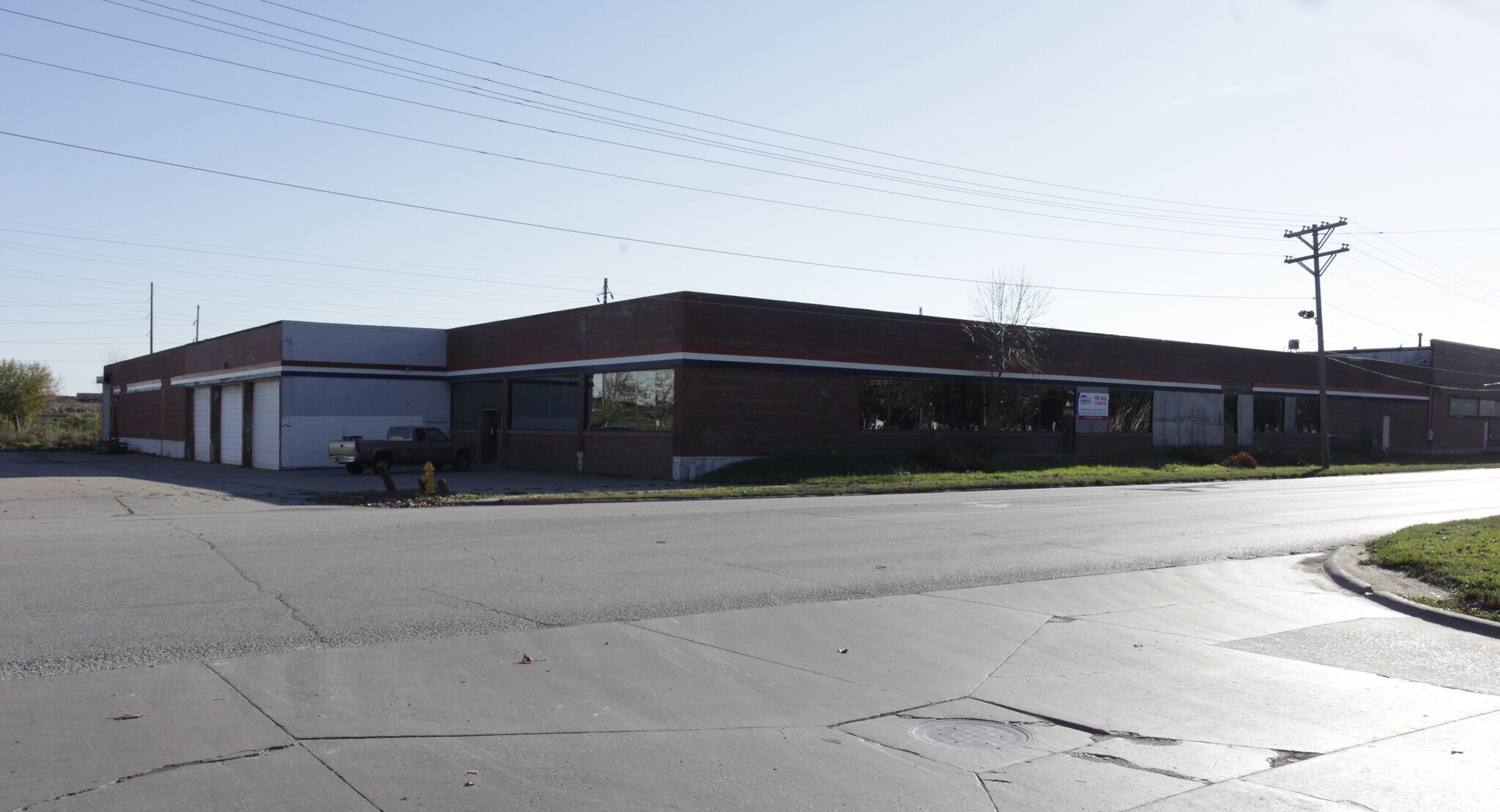 1607 W River Dr, Davenport, IA for sale Primary Photo- Image 1 of 1