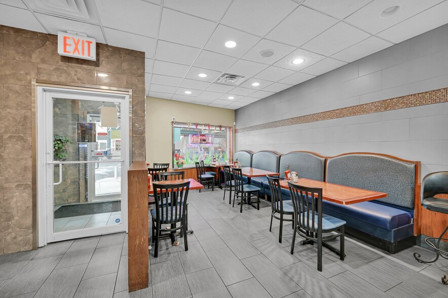 135 Westchester Sq, Bronx, NY for sale - Interior Photo - Image 3 of 19