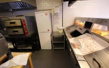 327 Welbeck Rd, Newcastle Upon Tyne for lease Interior Photo- Image 2 of 12