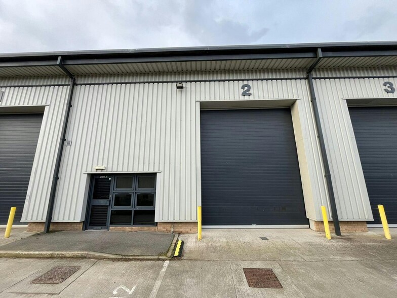 Chain Bar Ln, Cleckheaton for lease - Building Photo - Image 2 of 5