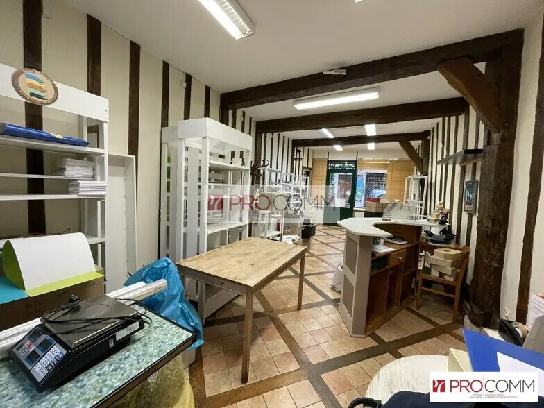 Retail in Chartres for lease - Interior Photo - Image 3 of 4