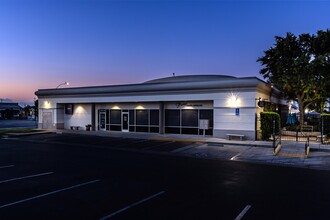 3300 Truxtun Ave, Bakersfield, CA for lease Building Photo- Image 2 of 9