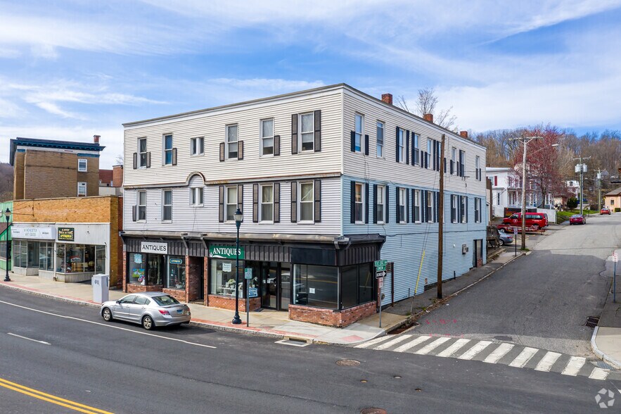 450-454 Main St, Winsted, CT for sale - Building Photo - Image 1 of 1