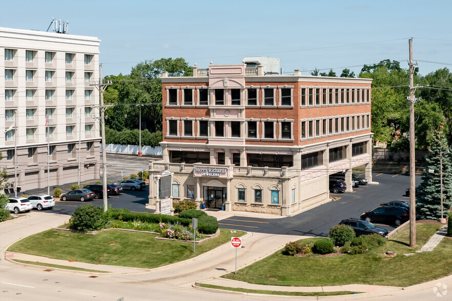 17W300 22nd St, Oakbrook Terrace, IL for lease - Primary Photo - Image 1 of 16