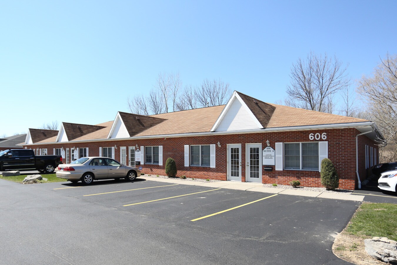 606 N French Rd, Amherst, NY 14228