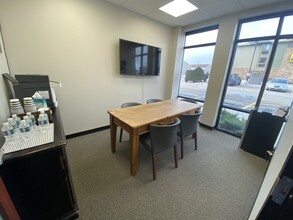 1109 Ritter St, North Aurora, IL for lease Interior Photo- Image 2 of 9