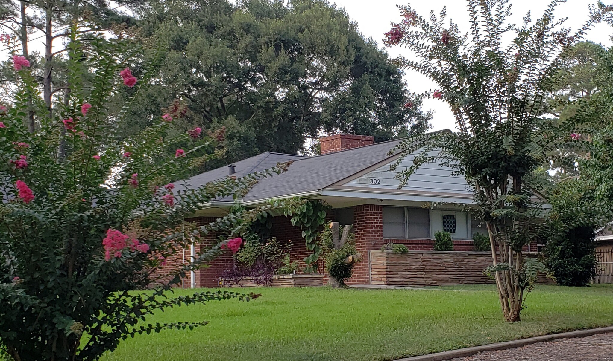 302 Conroe Dr, Conroe, TX for sale Primary Photo- Image 1 of 1