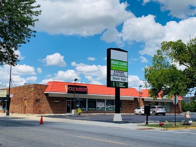 7642-7650 W Touhy Ave, Chicago, IL for lease - Primary Photo - Image 2 of 21