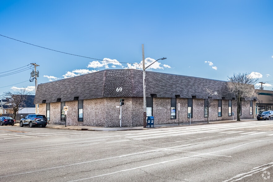 69 E Jericho Tpke, Mineola, NY for sale - Primary Photo - Image 1 of 1