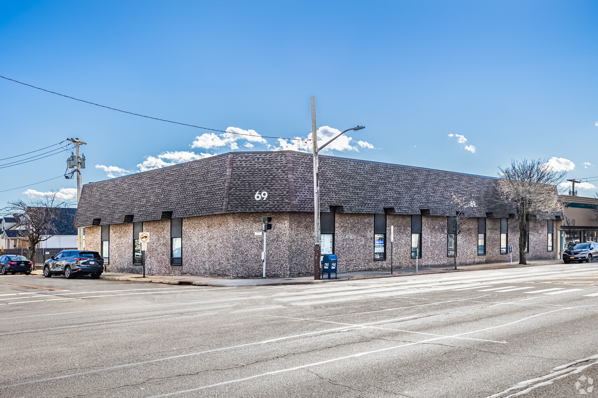 69 E Jericho Tpke, Mineola, NY for sale Primary Photo- Image 1 of 1