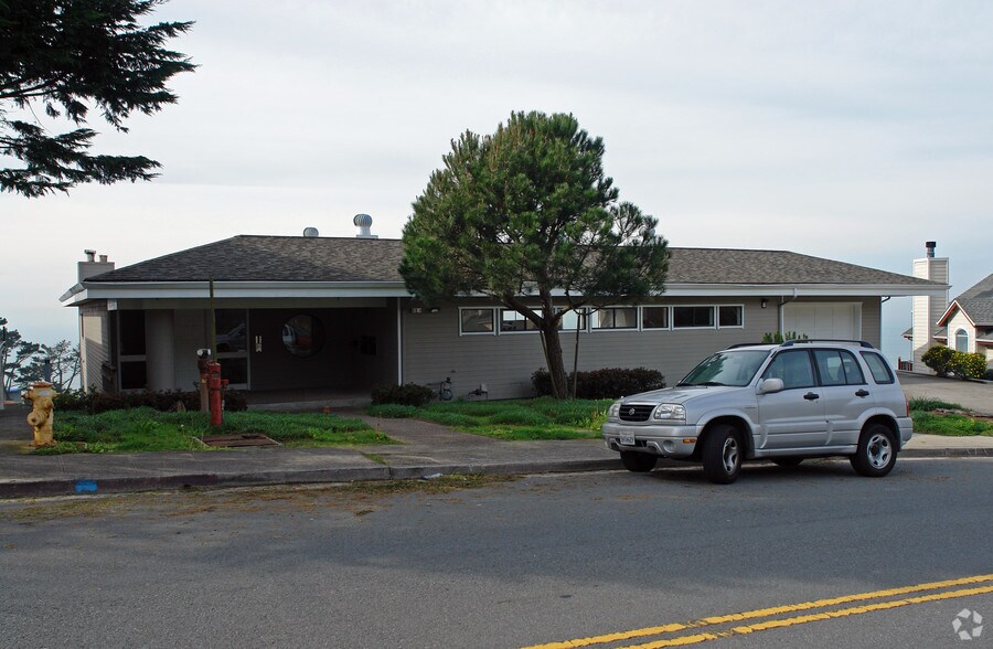 524 Monterey Rd, Pacifica, CA 94044