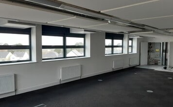 Trevenson Rd, Pool for lease Interior Photo- Image 2 of 5