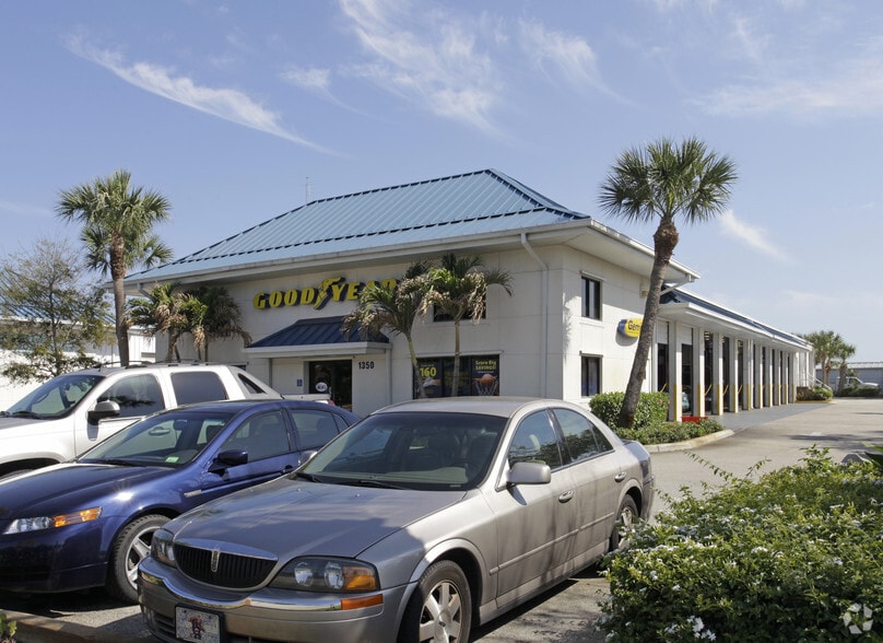 1330 & 1350 W Indiantown Rd portfolio of 2 properties for sale on LoopNet.com - Building Photo - Image 3 of 3