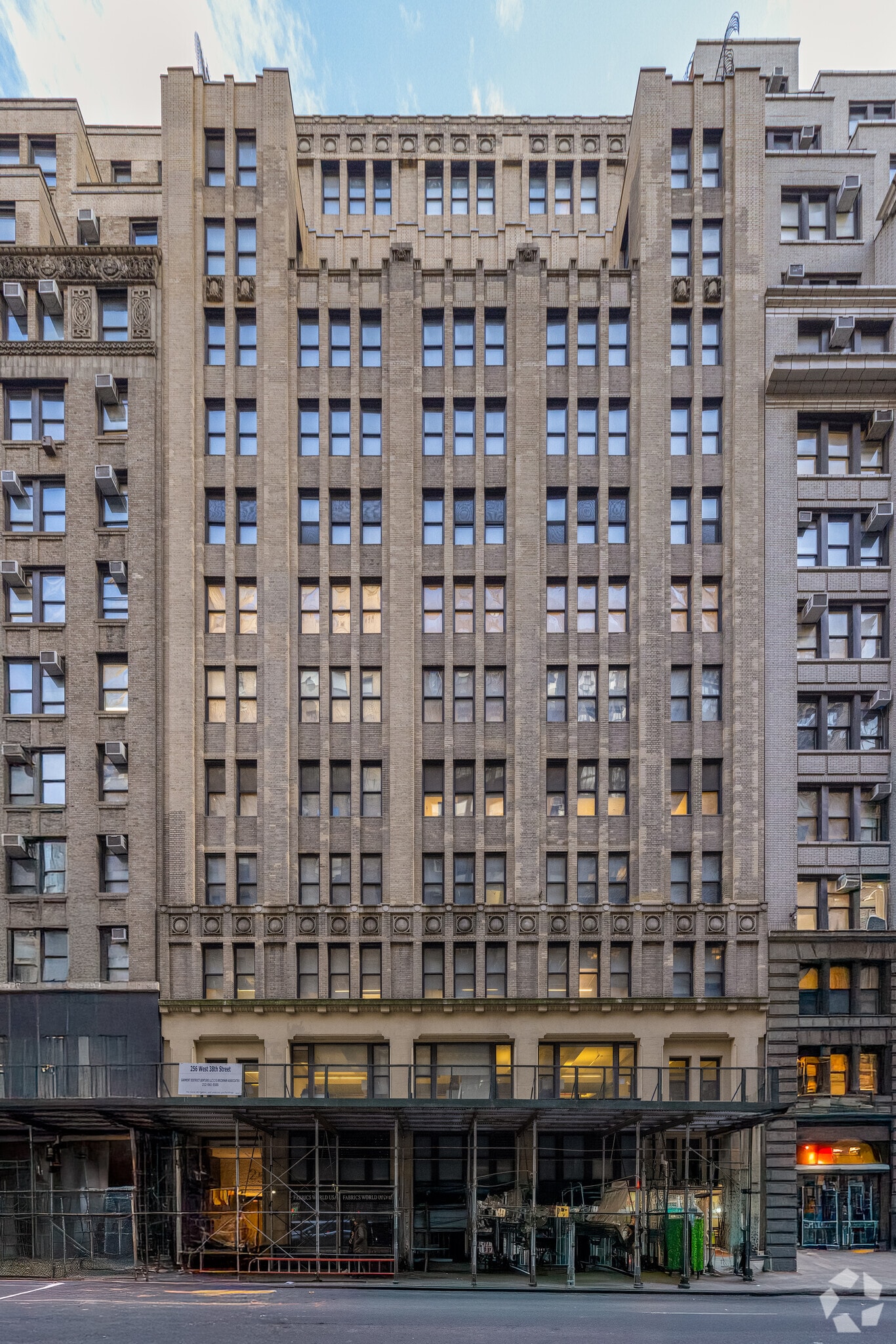 256 W 38th St, New York, NY for lease Primary Photo- Image 1 of 12