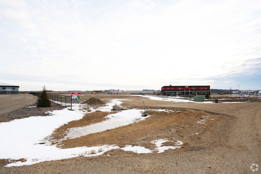 27133 Highway 12, County, AB T4L 0J1