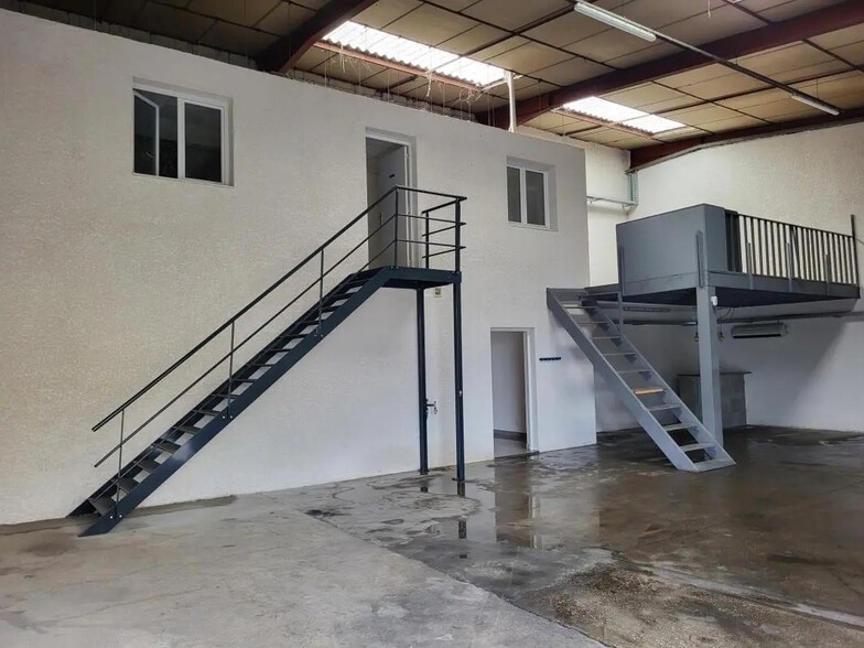 Flex in Décines-Charpieu for lease - Interior Photo - Image 3 of 7