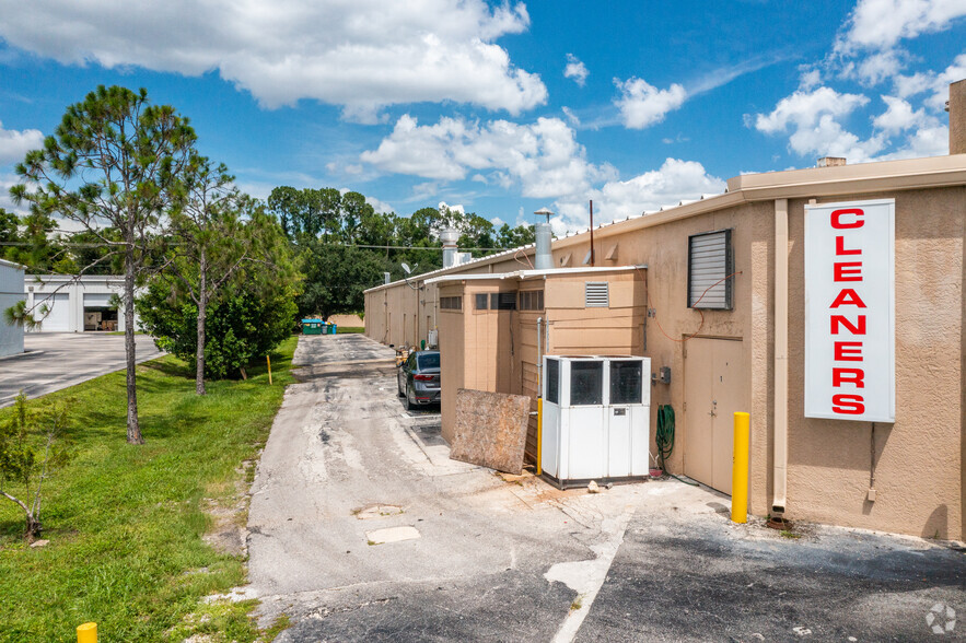 12951 Metro Pkwy, Fort Myers, FL for lease - Building Photo - Image 3 of 17