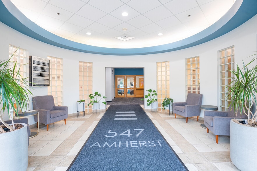 547 Amherst St, Nashua, NH for lease - Building Photo - Image 3 of 3