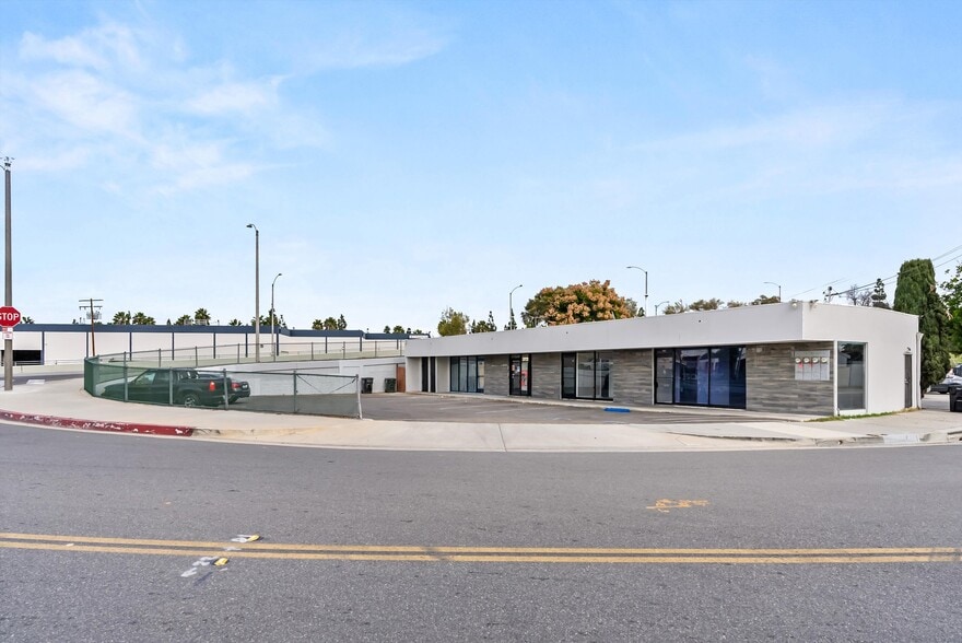 2329-2335 W Sequoia Ave, Anaheim, CA for lease - Building Photo - Image 3 of 67