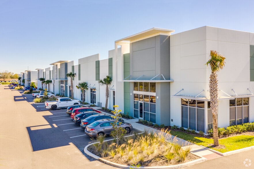 661 Garden Commerce Pky, Winter Garden, FL for lease - Building Photo - Image 3 of 5