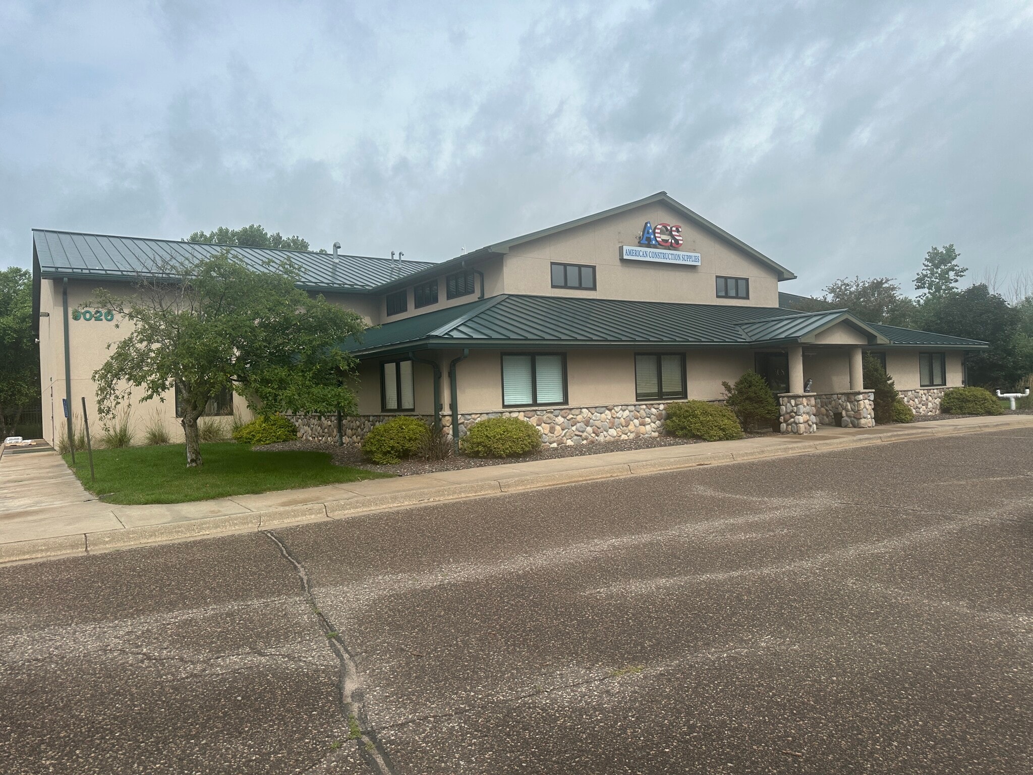 9020 W 35w Service Dr, Blaine, MN for sale Building Photo- Image 1 of 6