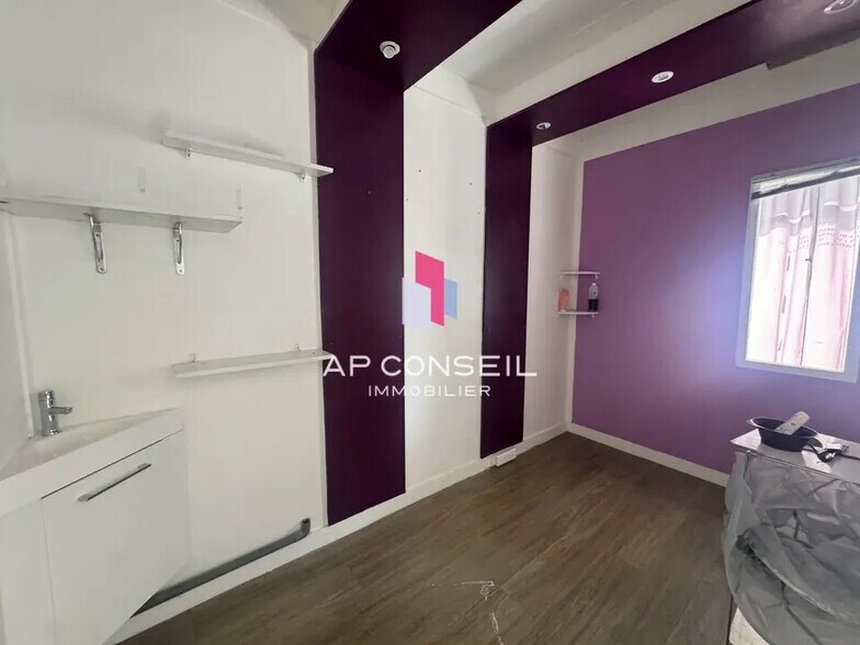 Retail in Le Chesnay-Rocquencourt for lease - Interior Photo - Image 2 of 4