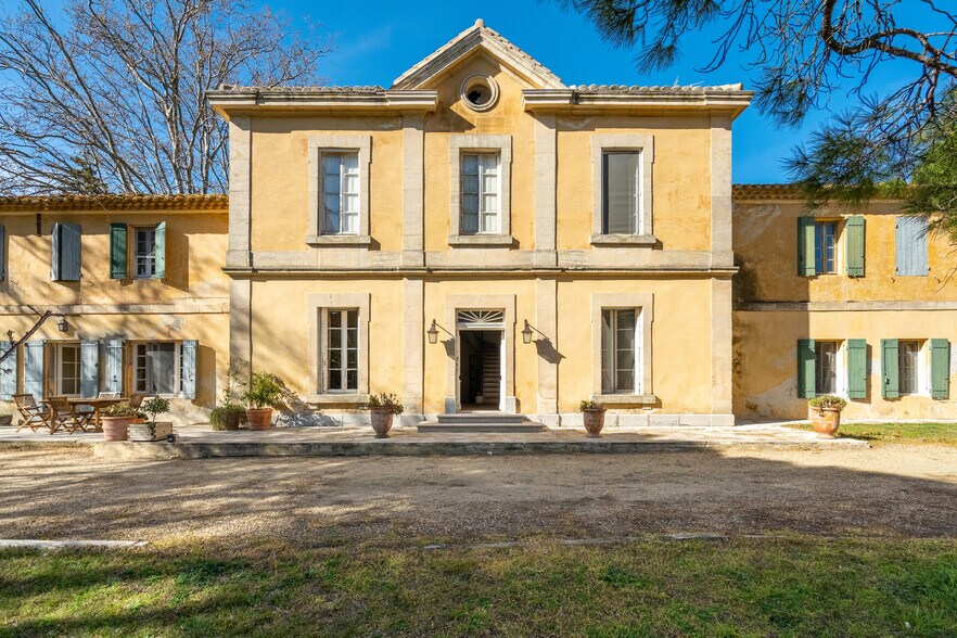 Mas de Badet, Saintes-Maries-de-la-Mer for sale - Building Photo - Image 2 of 27