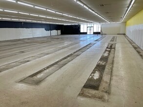 5717 Il Route 78, Virginia, IL for sale Interior Photo- Image 1 of 6