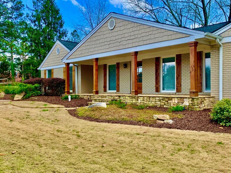 1460 Woodstock Rd, Roswell, GA 30075