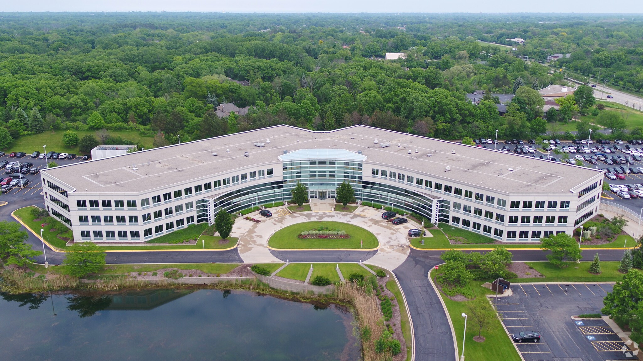 3000 Lakeside Dr, Bannockburn, IL 60015 Bannockburn Corporate Center