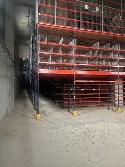 Industrial in Marseille for lease - Building Photo - Image 2 of 9