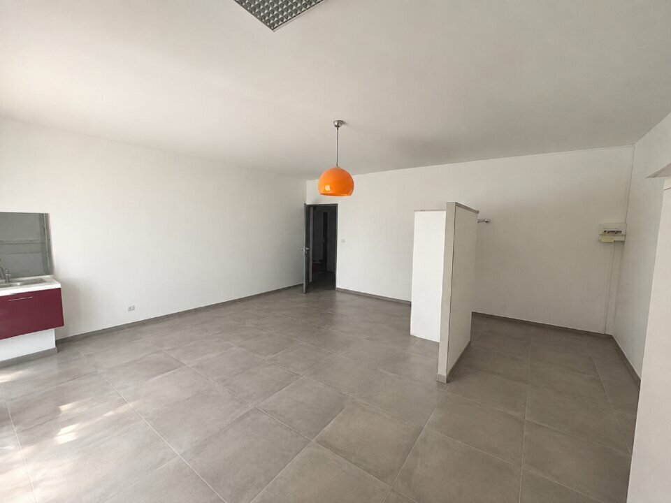 Office in Saint Remy De Provence for lease Interior Photo- Image 1 of 4