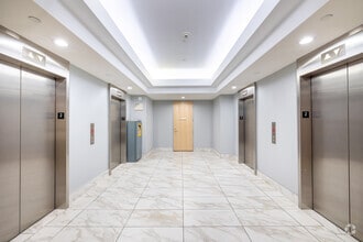 5525 Etiwanda Ave, Tarzana, CA for lease Building Photo- Image 1 of 1