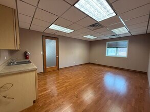 625 N North Ct, Palatine, IL for lease Building Photo- Image 2 of 2
