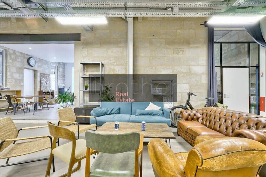 Office in Bordeaux for lease - Interior Photo - Image 2 of 6
