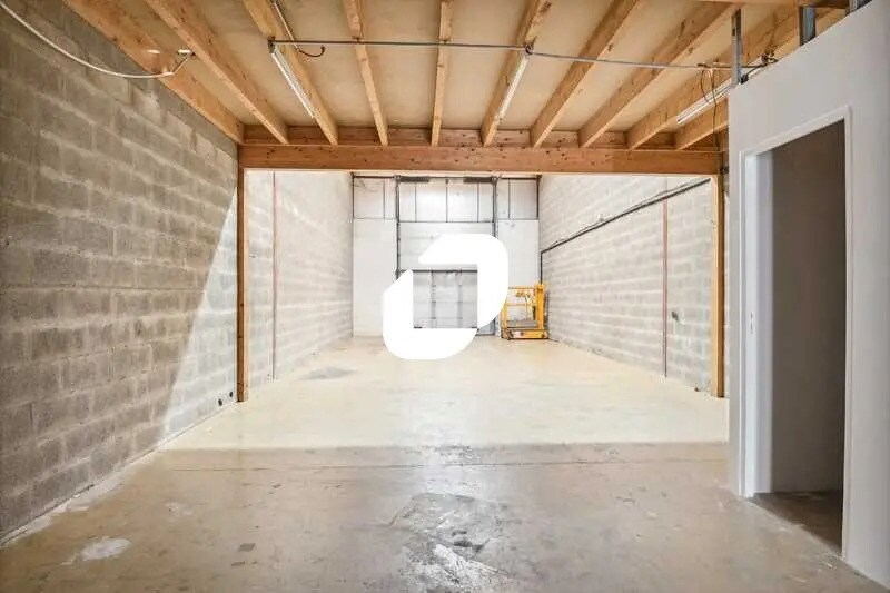 Flex in Grigny for lease - Interior Photo - Image 3 of 9