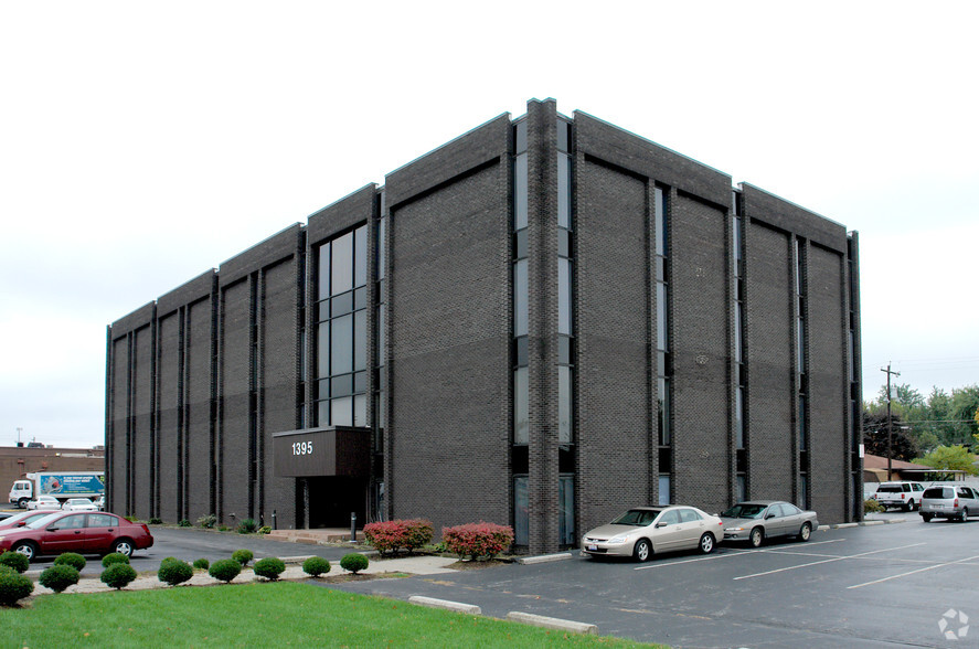 1395 E Dublin Granville Rd, Columbus, OH for lease - Building Photo - Image 2 of 7